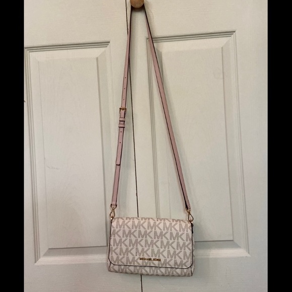 Michael Kors Handbags - Michael Kors Crossbody Bag